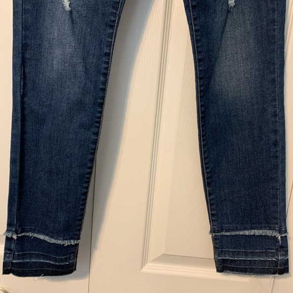 Crown & Ivy Women's Blue Skinny Jeans - Picture 4 of 11